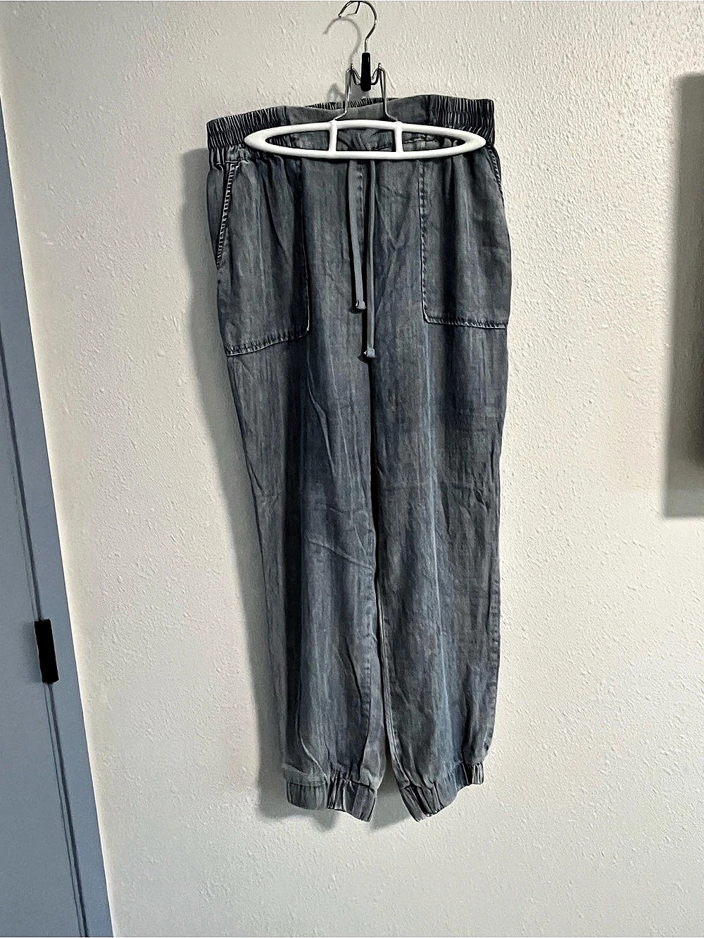 Skies Are Blue Lyocell Jogger Pants in Blue Size Medium